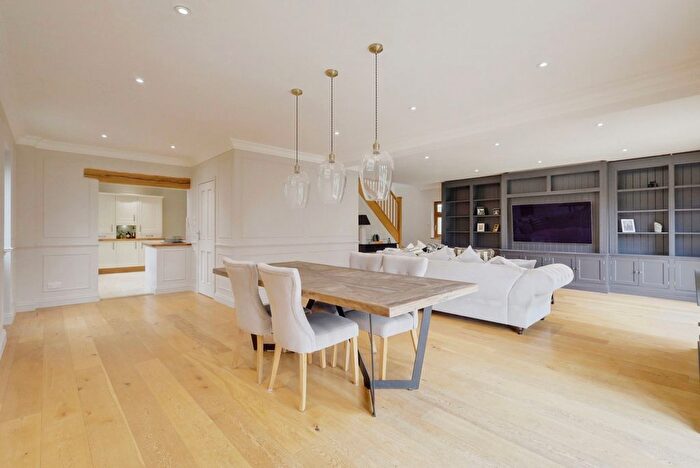 4 Bedroom Detached House For Sale In Thorington Avenue, Benfleet, SS7