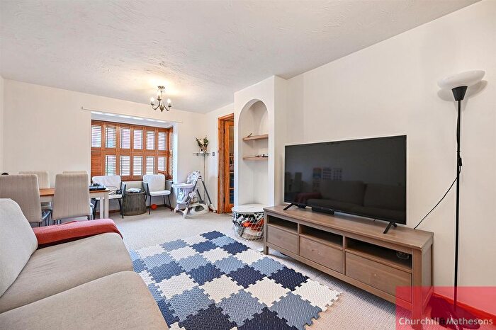 2 Bedroom Flat To Rent In Westcott Park, North Acton, W3