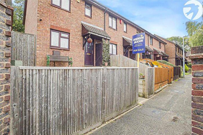 3 Bedroom End Of Terrace House For Sale In Maple Close, Swanley, Kent, BR8