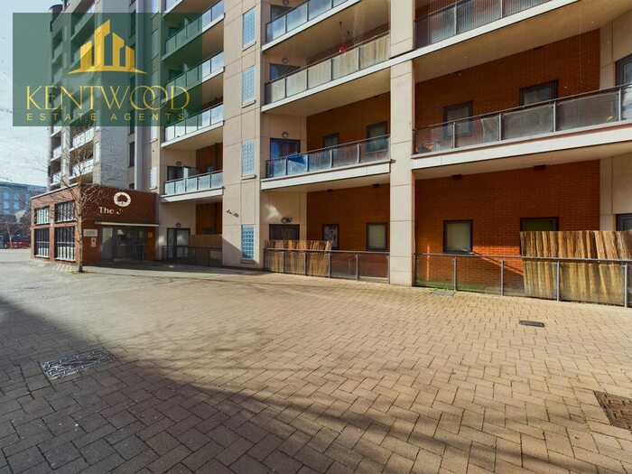 2 Bedroom Flat To Rent In Railway Terrace, The Junction, SL2