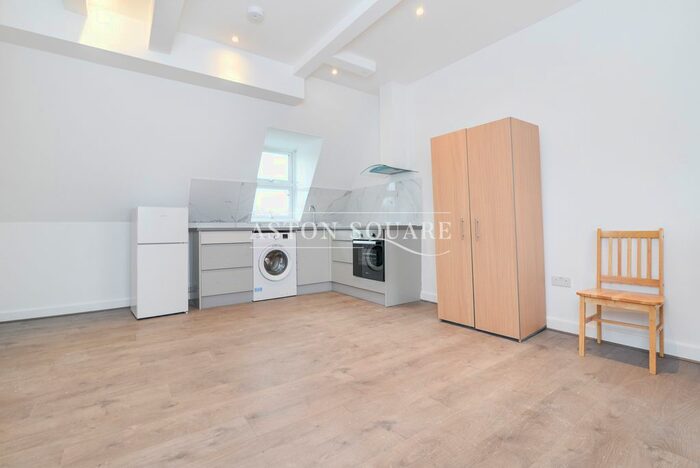 2 Bedroom Flat To Rent In Forest Road, London, E17