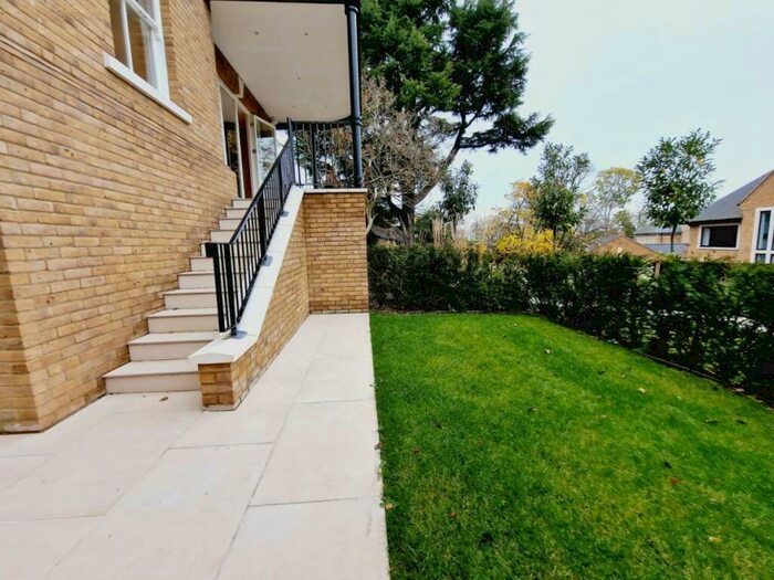 2 Bedroom Flat For Sale In Camlet Way, London, EN4
