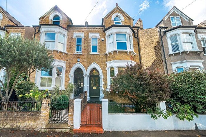 5 Bedroom Semi-Detached House For Sale In Westbourne Road, London, SE26