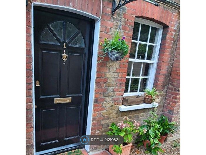 1 Bedroom Flat To Rent In Christchurch Road, London, N8