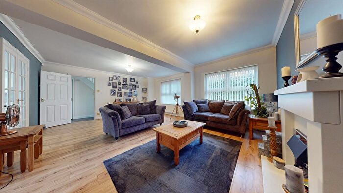 4 Bedroom Detached House For Sale In Kirkstall Place, Oldbrook, Milton Keynes, MK6