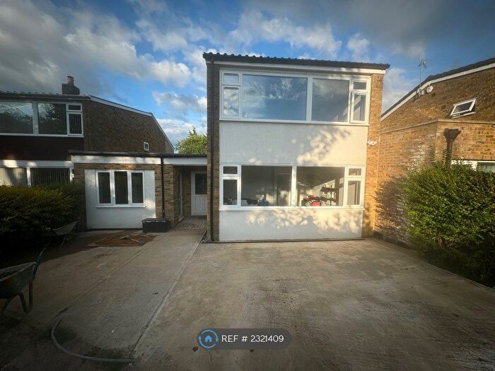 4 Bedroom Detached House To Rent In Thrush Avenue, Hatfield, AL10