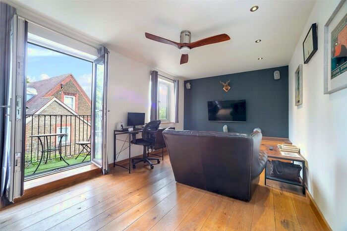 1 Bedroom Flat To Rent In Towergate, Pages Walk, London, SE1