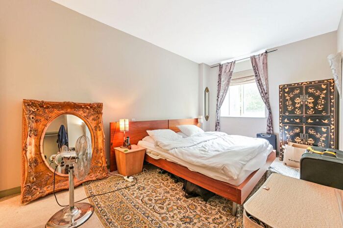 2 Bedroom Flat To Rent In Regatta Point, Brentford, TW8