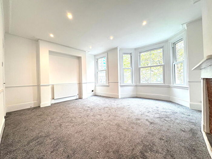 2 Bedroom Flat To Rent In Oswin Street, London, SE11