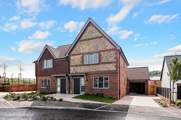 3 Bedroom Semi-Detached House To Rent In Allingham Place, Brighton, BN2