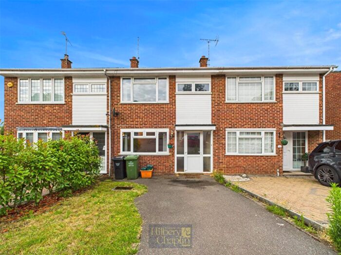3 Bedroom Terraced House For Sale In Hatfield Drive, Billericay, Essex, CM11