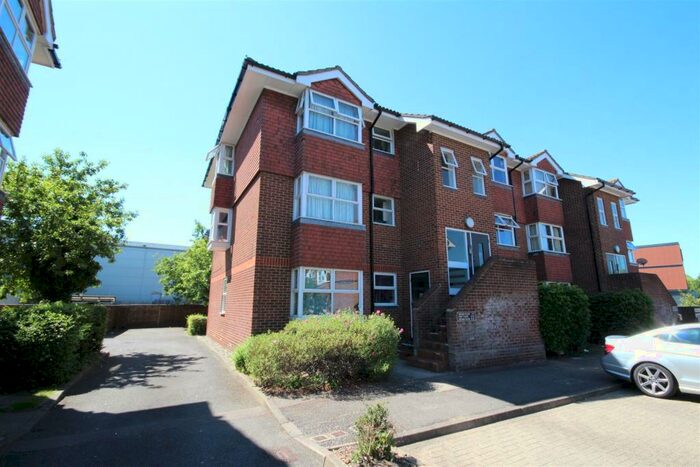 2 Bedroom Flat To Rent In Springside Court, Josephs Road, Guildford, GU1
