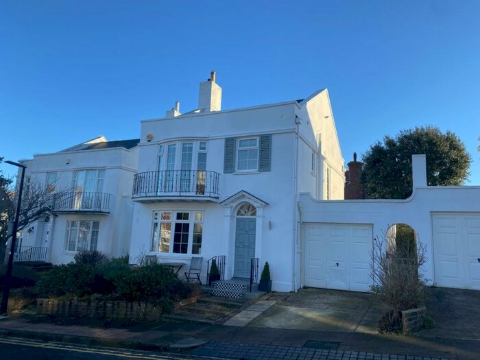 3 Bedroom Detached House To Rent In Holywell Close, Eastbourne, BN20