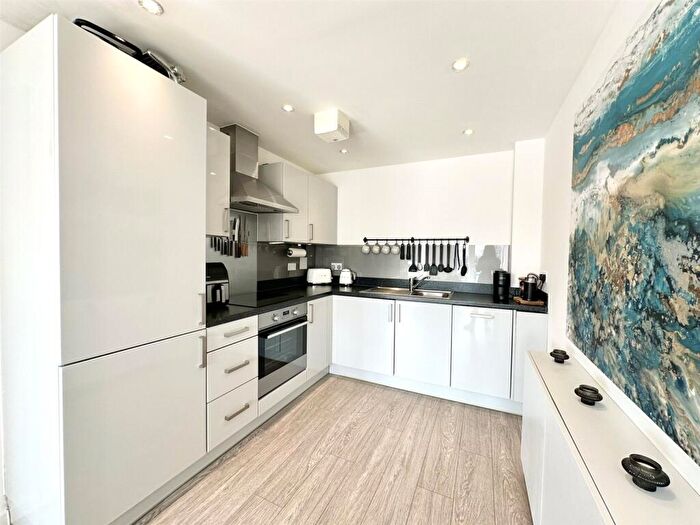 1 Bedroom Flat For Sale In Lett Lane, Castle Hill, Ebbsfleet Garden City, Kent, DA10