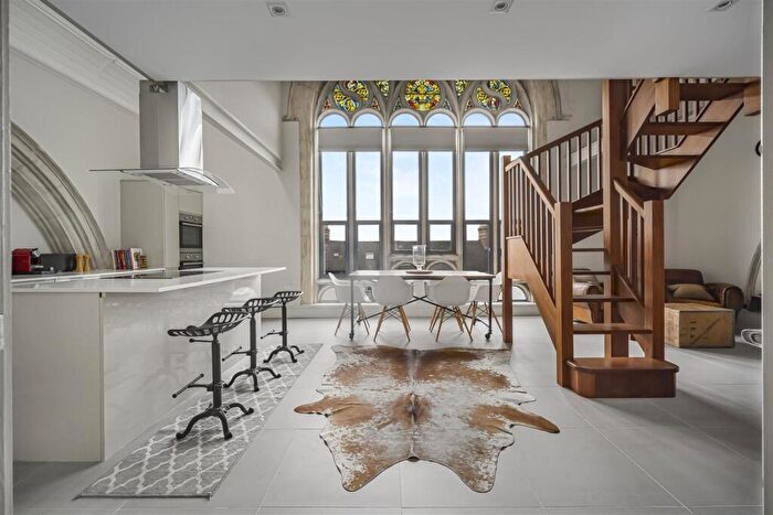 2 Bedroom Apartment For Sale In Albert Road, Penarth, CF64