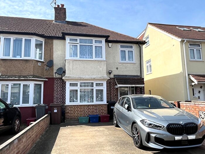 4 Bedroom Semi Detached House To Rent In Basildene Road, Hounslow, TW4