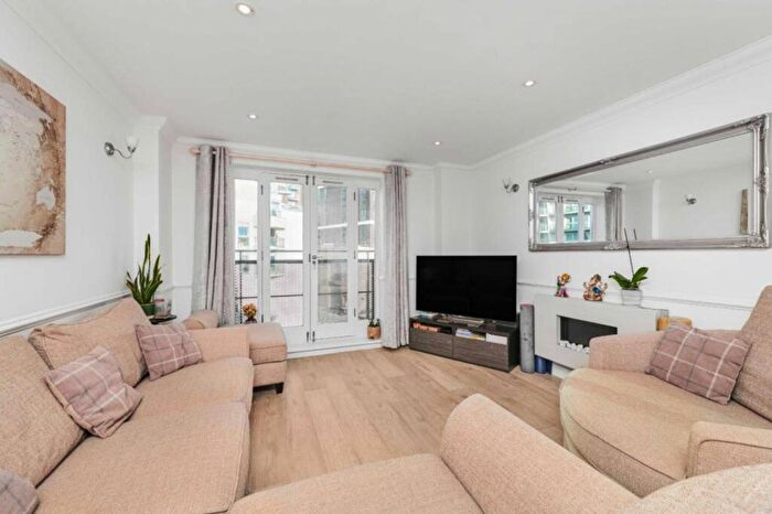 2 Bedroom Flat To Rent In Cotton Row, Wandsworth Town, London, SW11