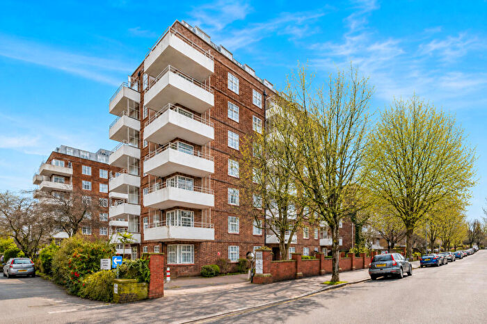 2 Bedroom Apartment For Sale In Wilbury Road, Hove, BN3