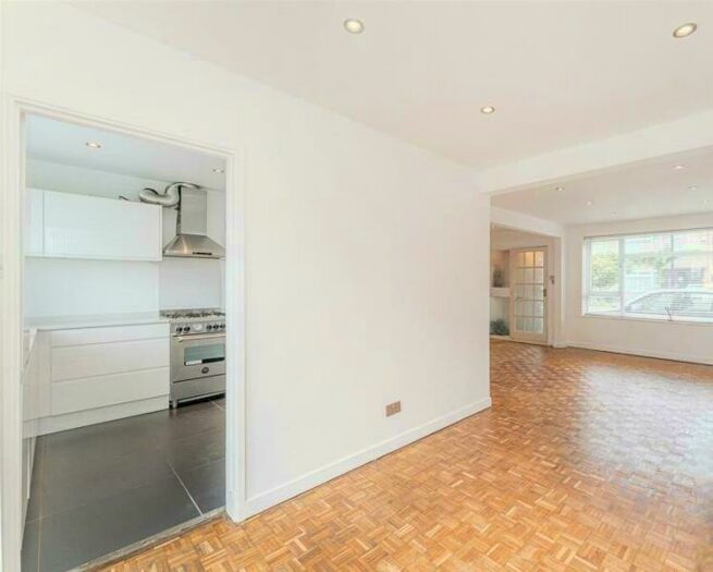 4 Bedroom Terraced House To Rent In Avondale Crescent, Enfield, EN3
