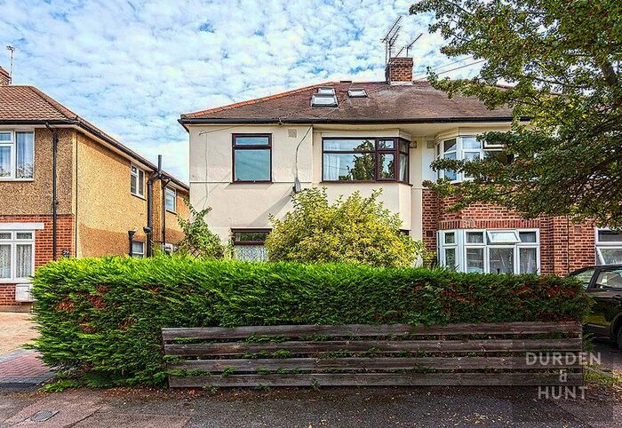 2 Bedroom Maisonette To Rent In Cheltenham Gardens, Loughton, IG10