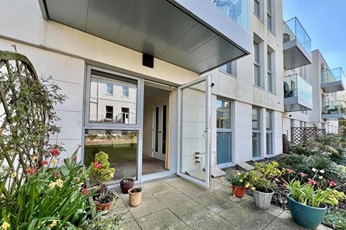 1 Bedroom Flat For Sale In New Court, Lansdown, Cheltenham, GL50