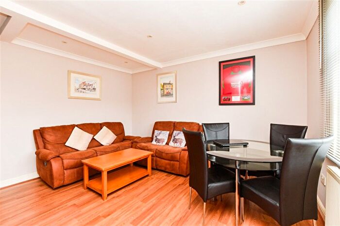2 Bedroom Maisonette For Sale In Lesbourne Road, Reigate, Surrey, RH2