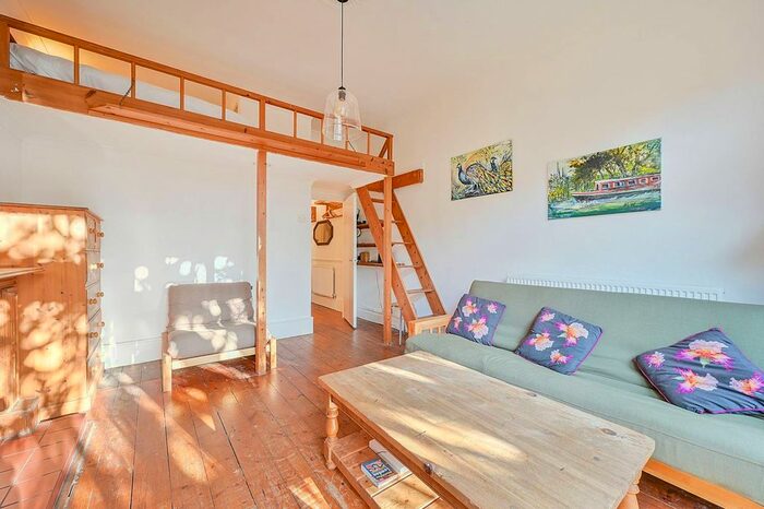 Studio To Rent In Uxbridge Road, Acton, London, W3