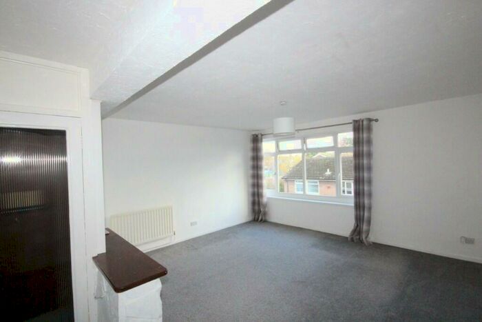 2 Bedroom Apartment To Rent In Tonbridge Road, Maidstone, Kent, ME16