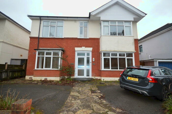 2 Bedroom Flat To Rent In Richmond Park Avenue, Bournemouth, Dorset, BH8