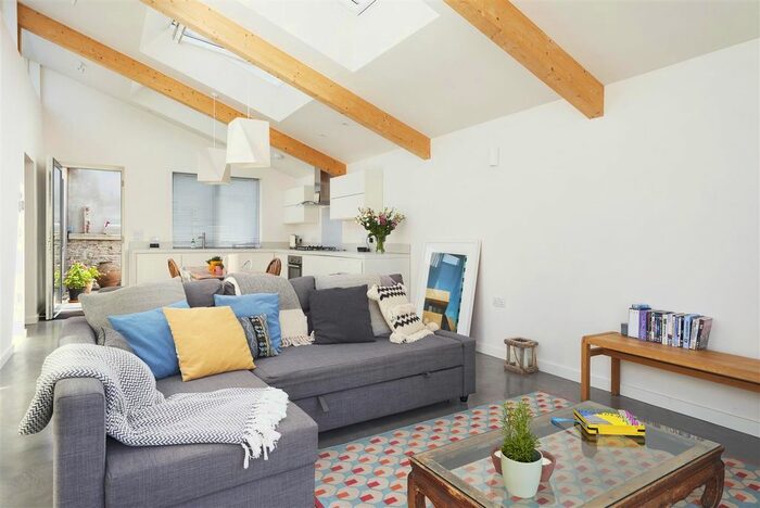 2 Bedroom Detached House For Sale In Ashleigh Road, Kingsbridge, TQ7