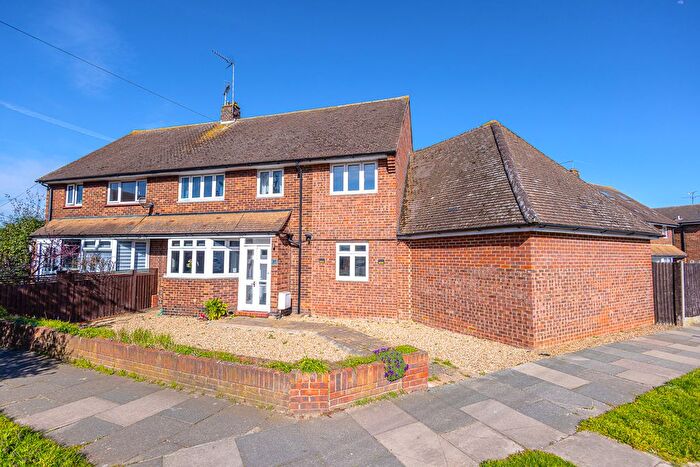 5 Bedroom Semi Detached House For Sale In Fairview Drive, Westcliff-On-Sea, SS0