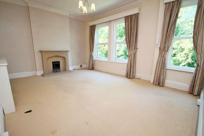 2 Bedroom Flat To Rent In Abbey Park Road, Grimsby, DN32