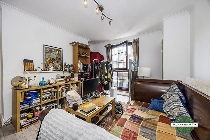 2 Bedroom Property To Rent In Provost Estate, Shoreditch, N1