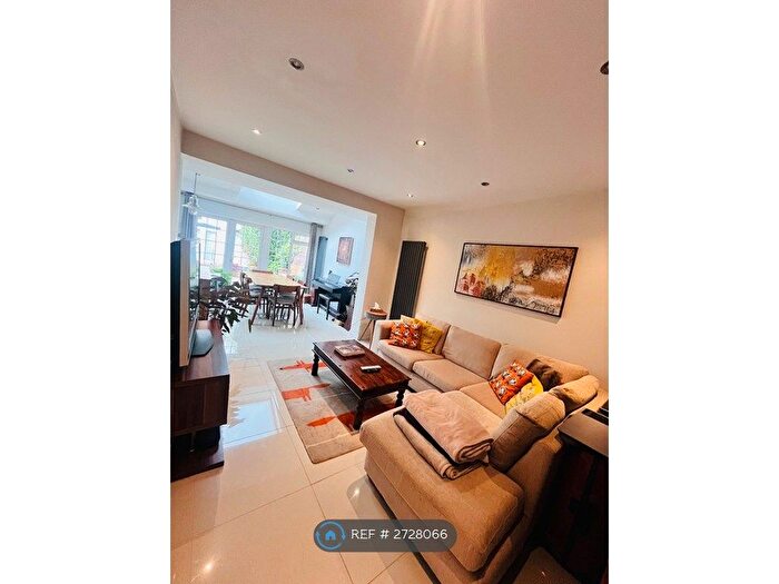 1 Bedroom Flat To Rent In Grampian Gardens, London, NW2