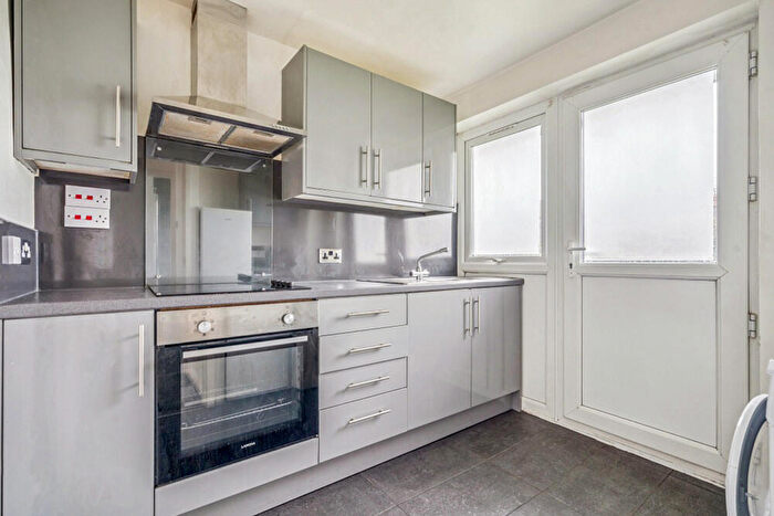 Studio To Rent In Croxden Close, Queensbury, HA8