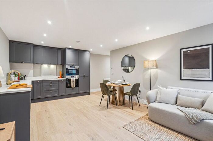 2 Bedroom Apartment To Rent In West Street, Marlow, Buckinghamshire, SL7