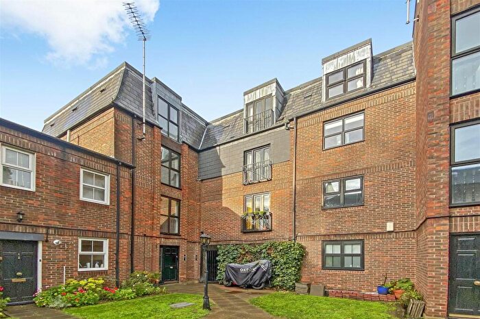 1 Bedroom Apartment To Rent In Bartholomew Square, Cudworth Street, Whitechapel, E1