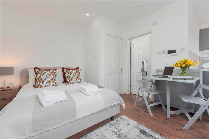 Studio To Rent In Warwick Road (/), London, SW5
