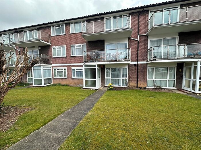 2 Bedroom Maisonette To Rent In Whitchurch Lane, Canons Park, Edgware, HA8