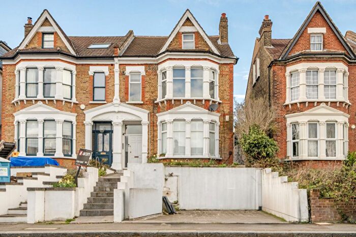 2 Bedroom Flat For Sale In Underhill Road, London, SE22