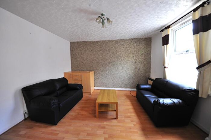 2 Bedroom Terraced House To Rent In Kelsall Grove, Hyde Park, Leeds, LS6