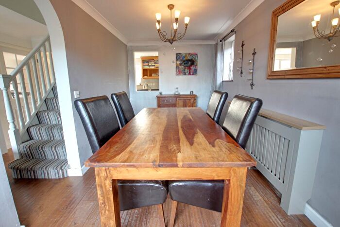 4 Bedroom Detached House For Sale In Cottage Close, Denmead, PO7