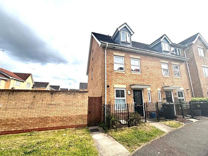3 Bedroom End Terrace House For Sale In Morgan Close, Leagrave, Luton, Bedfordshire, LU4