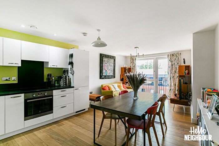 2 Bedroom Flat To Rent In Carney Place, London, SW9