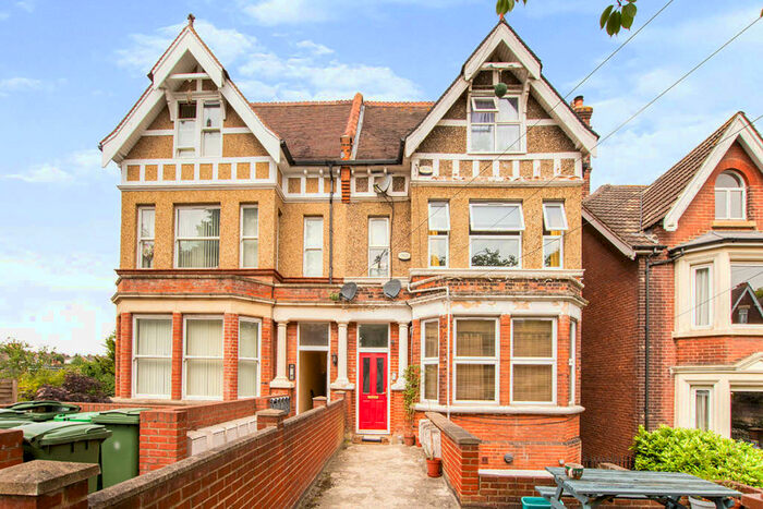 2 Bedroom Flat To Rent In Maidstone Road, Chatham, Kent, ME4