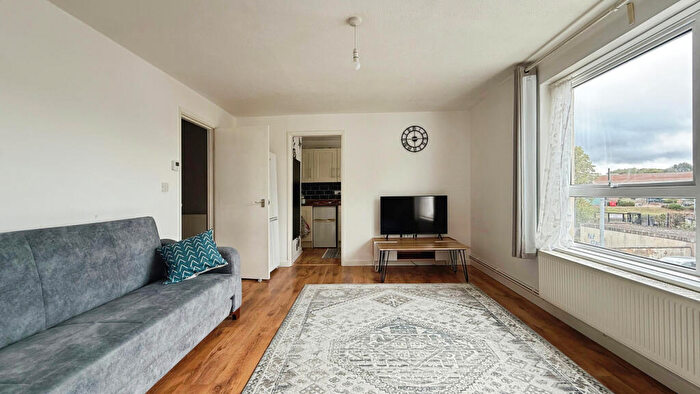 1 Bedroom Flat For Sale In Flat, Oak Court, Pinkhams Twist, Bristol, BS14