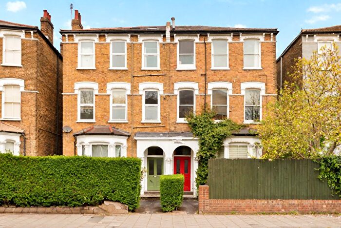 2 Bedroom Flat To Rent In Manor Road, London, N16
