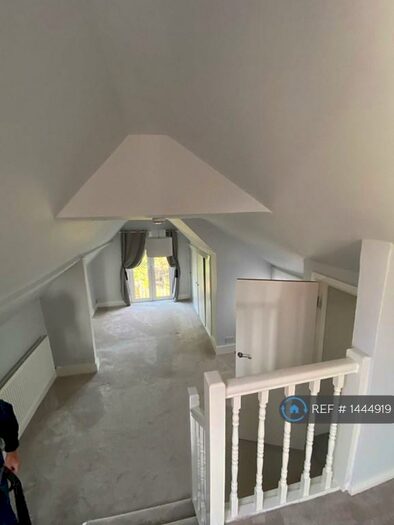 2 Bedroom Penthouse To Rent In Glebe Avenue, Enfield, EN2