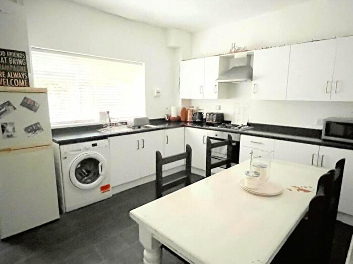 5 Bedroom Apartment To Rent In Carleton Road, London, N7