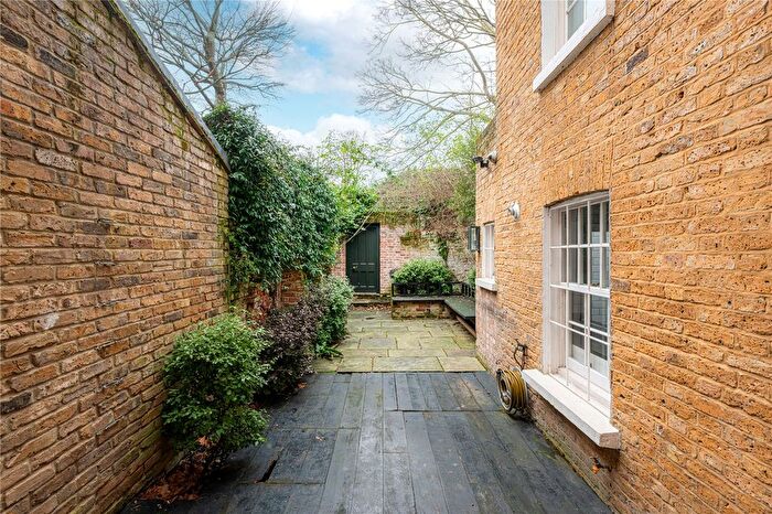 4 Bedroom Detached House To Rent In Cheyne Walk, Chelsea, London, SW10